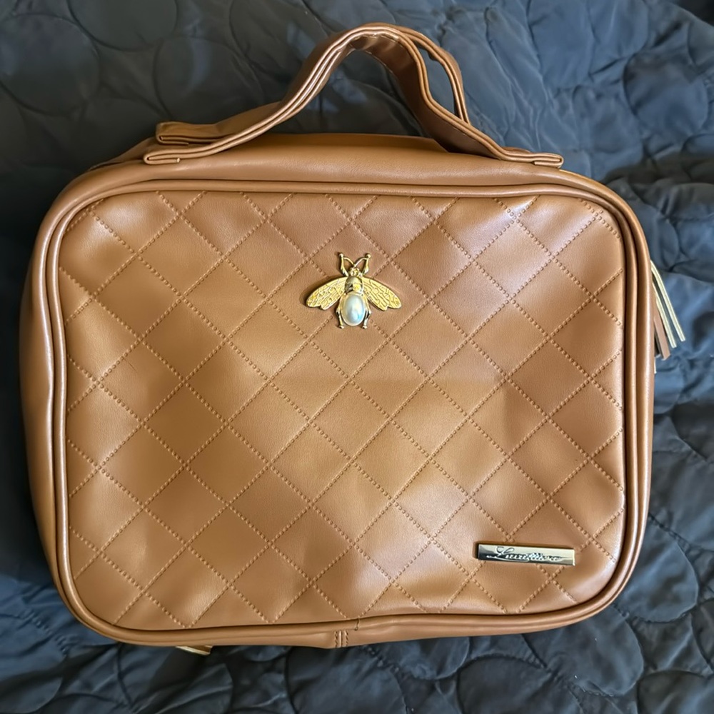 Camel colored toiletry bags new without tags excellent condition